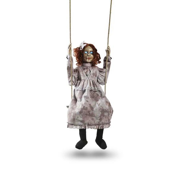 Niña zombie en columpio